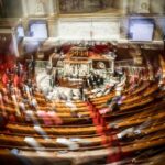 Tripartisme, un gouvernement en crise et menacé à la rentrée : un retour aux pratiques de la IVe République ?