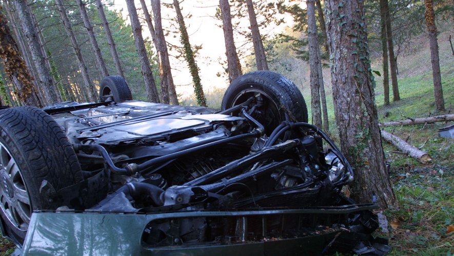 Trois jeunes perdent la vie dans un accident de la route en rentrant d'une soirée entre amis.