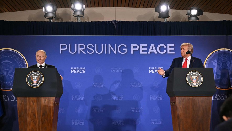 Trump et Poutine se rencontrent en Alaska et évoquent la paix en Ukraine sans détails sur un accord