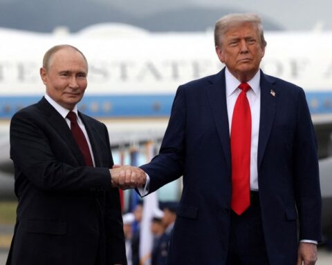 Ukraine : Donald Trump abandonne l'exigence de cessez-le-feu au profit d'un accord de paix avec la Russie