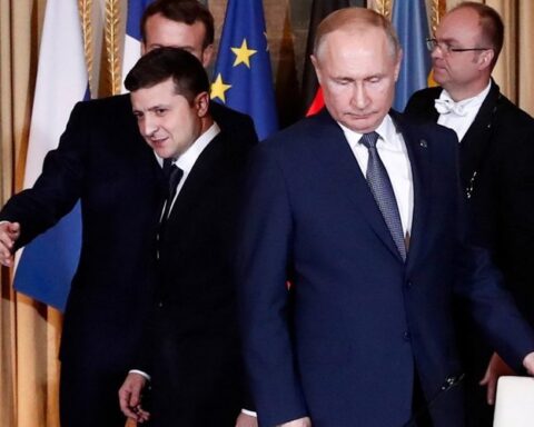 Ukraine : Zelensky rejette les échanges territoriaux proposés par Trump avant la rencontre avec Poutine