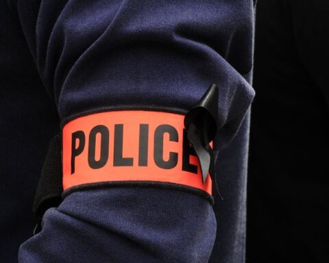 Un automobiliste arrête un policier lors d’un contrôle à Mont-de-Marsan, tentative d’homicide en cours d’enquête