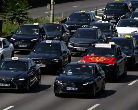 Un gouvernement en difficulté : les taxis suspendent leur colère du 5 septembre.