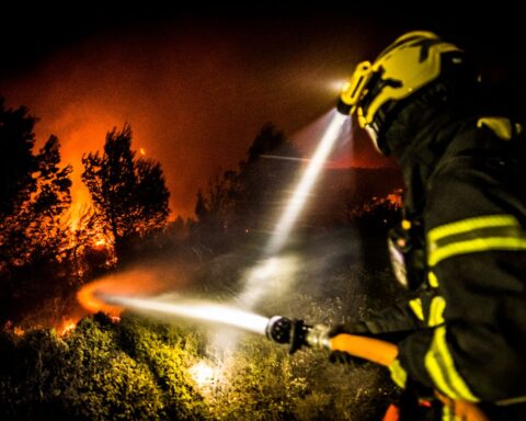 Un important incendie se déclare dans l’Aude, vigilance rouge en vigueur