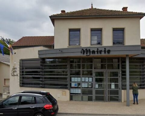 Un maire agressé avec violence en Isère : le suspect mis en examen pour tentative de meurtre placé en détention.