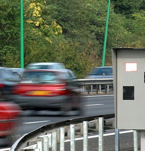 Un multimillionnaire lausannois condamné à 90 000 francs d'amende pour excès de vitesse en Suisse