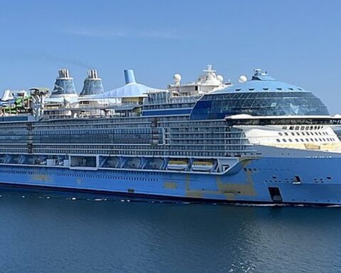 "Un passager blessé lors de la rupture d'un équipement aquatique sur un toboggan pendant une croisière"
