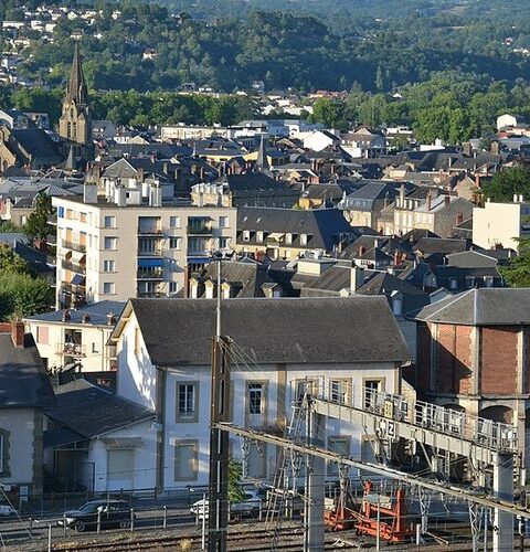 Un père et son fils placés en garde à vue pour avoir affiché un drapeau français avec un symbole SS à Brive-la-Gaillarde