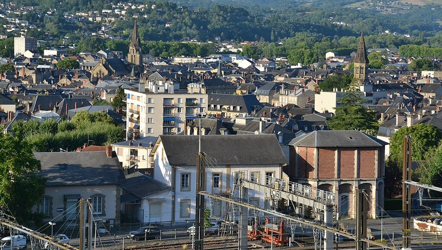 Un père et son fils placés en garde à vue pour avoir affiché un drapeau français avec un symbole SS à Brive-la-Gaillarde