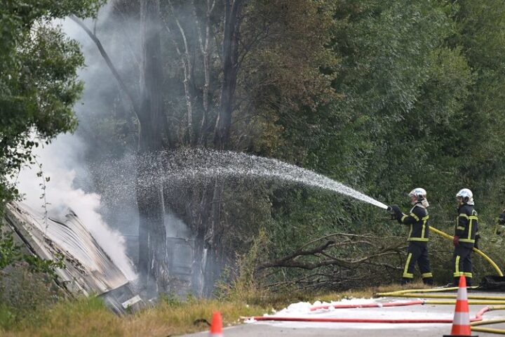 Un pompier décède en Castille-et-Léon alors que les incendies ravagent l'Espagne