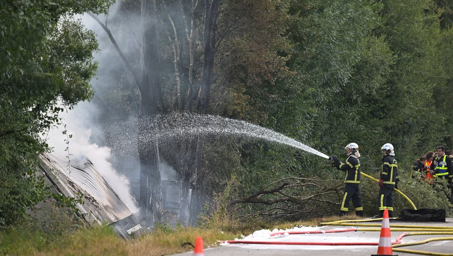 Un pompier décède en Castille-et-Léon alors que les incendies ravagent l'Espagne
