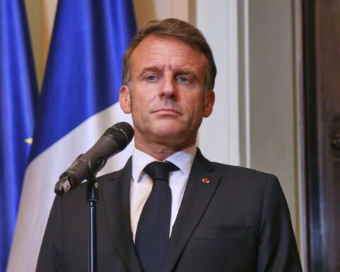 Un rabbin israélien incite à la violence contre Emmanuel Macron dans une vidéo sur YouTube.