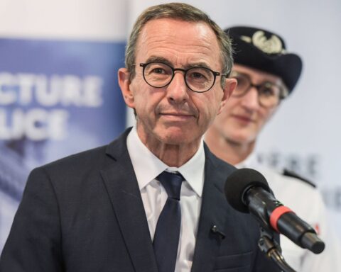 « Un racisme systémique au sein de la police : Retailleau dépose une plainte contre une élue LFI »