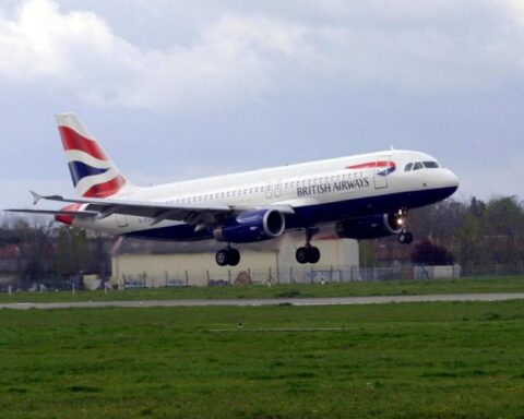 Un steward de British Airways retrouvé nu et sous l'emprise de drogues dans des toilettes d'avion lors d'un vol San Francisco-Londres