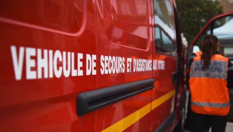 Une femme transportée à l’hôpital après avoir été intoxiquée lors d'un incendie dans son appartement.