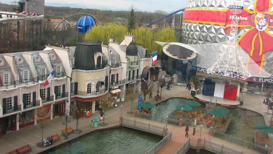 Une fillette de 6 ans agressée sexuellement près du parc aquatique Europa Park en Allemagne : le suspect toujours recherché