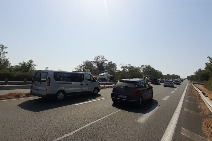 Une voiture fait plusieurs tonneaux sur l'autoroute : une jeune femme de 20 ans décède et trois autres personnes sont gravement blessées.