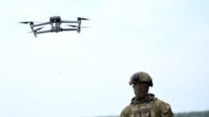 VIDEO. Guerre en Ukraine : un soldat encerclé secouru grâce à un vélo acheminé par drone, "dans son état, il n’aurait tout simplement pas survécu".