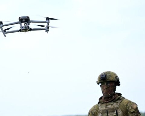 VIDEO. Guerre en Ukraine : un soldat encerclé secouru grâce à un vélo acheminé par drone, "dans son état, il n’aurait tout simplement pas survécu".