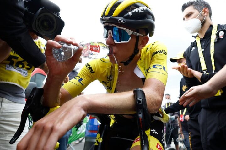 VIDEO. Tour de France 2025 : Un ancien entraîneur du TFC exprime des doutes sur les performances de Tadej Pogacar.