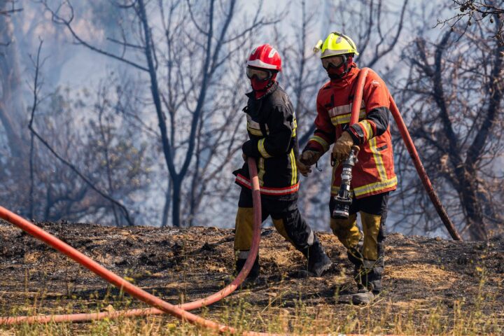 Vingt-cinq départements placés en alerte orange en raison d'un risque élevé de feux de forêt