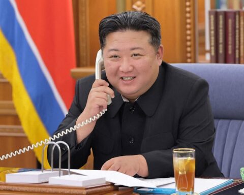 Vladimir Poutine et Kim Jong Un promettent un soutien renforcé à la Russie lors d'un appel téléphonique