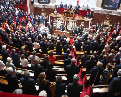 Vote de confiance au gouvernement de François Bayrou : qui soutiendra et qui s'opposera ?