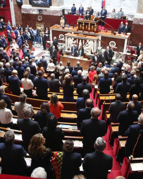 Vote de confiance au gouvernement de François Bayrou : qui soutiendra et qui s'opposera ?