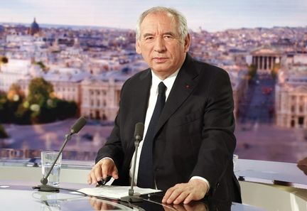 Vote de confiance : François Bayrou cherche à établir des ponts avec l'opposition