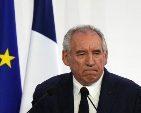 Vote de confiance : le départ de François Bayrou pourrait coûter 12 milliards d’euros à la France