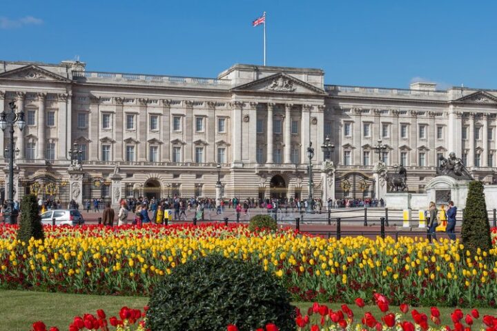 William et Kate quittent Buckingham Palace : avenir incertain pour la monarchie britannique