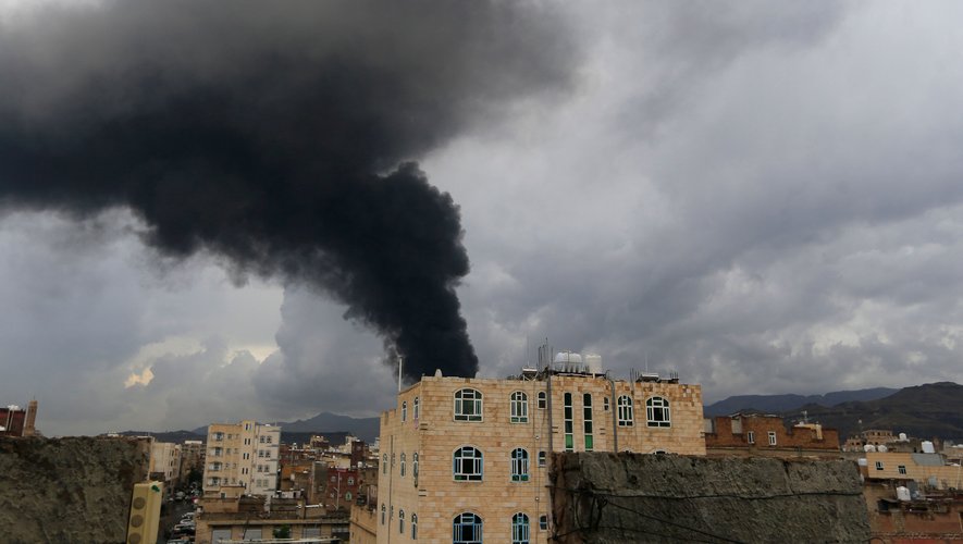 Yémen : deux morts et 35 blessés suite aux frappes israéliennes sur des sites houthis à Sanaa