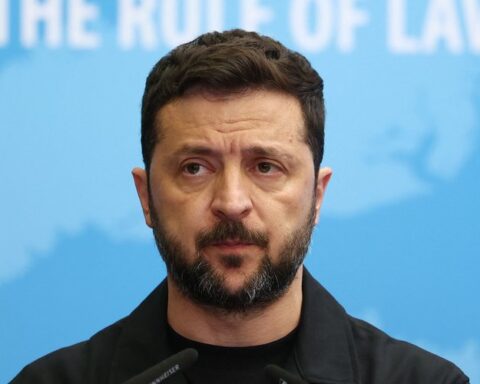 Zelensky en discussion avec Trump : quels enjeux pour l'Ukraine face à la Russie ?