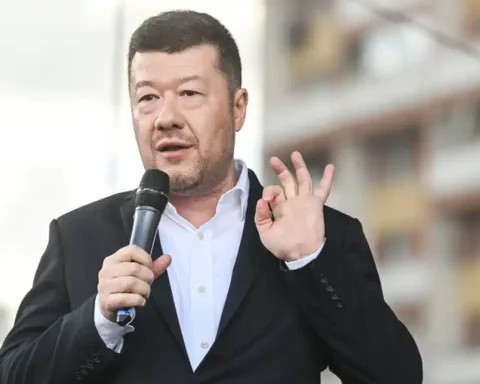 Okamura conditionne l’entrée au gouvernement à la révision des permis de séjour des Ukrainiens
