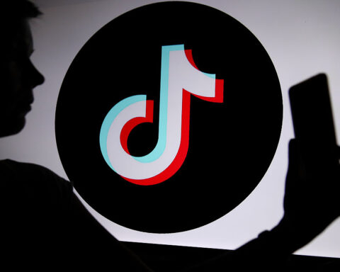 Prague enquête des centaines de faux comptes prorusses sur TikTok avant les élections