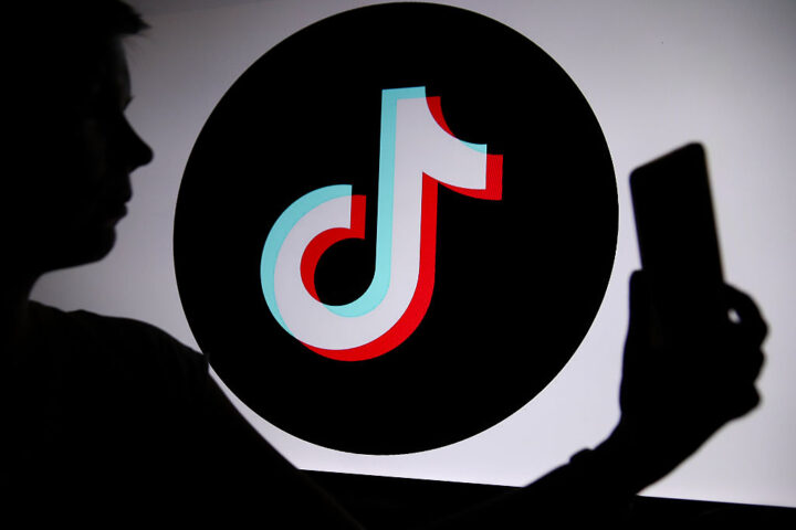 Prague enquête des centaines de faux comptes prorusses sur TikTok avant les élections