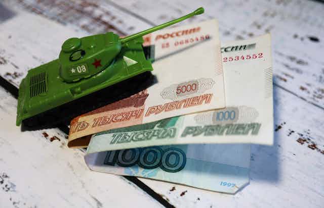 Ventes de devises en Russie chutent à un niveau historiquement bas