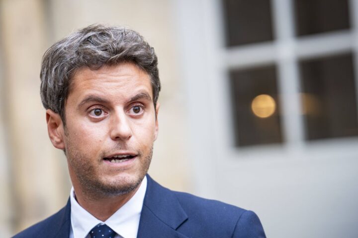 À Arras, Gabriel Attal remet en question le mythe de l'homme providentiel dans son discours de rentrée