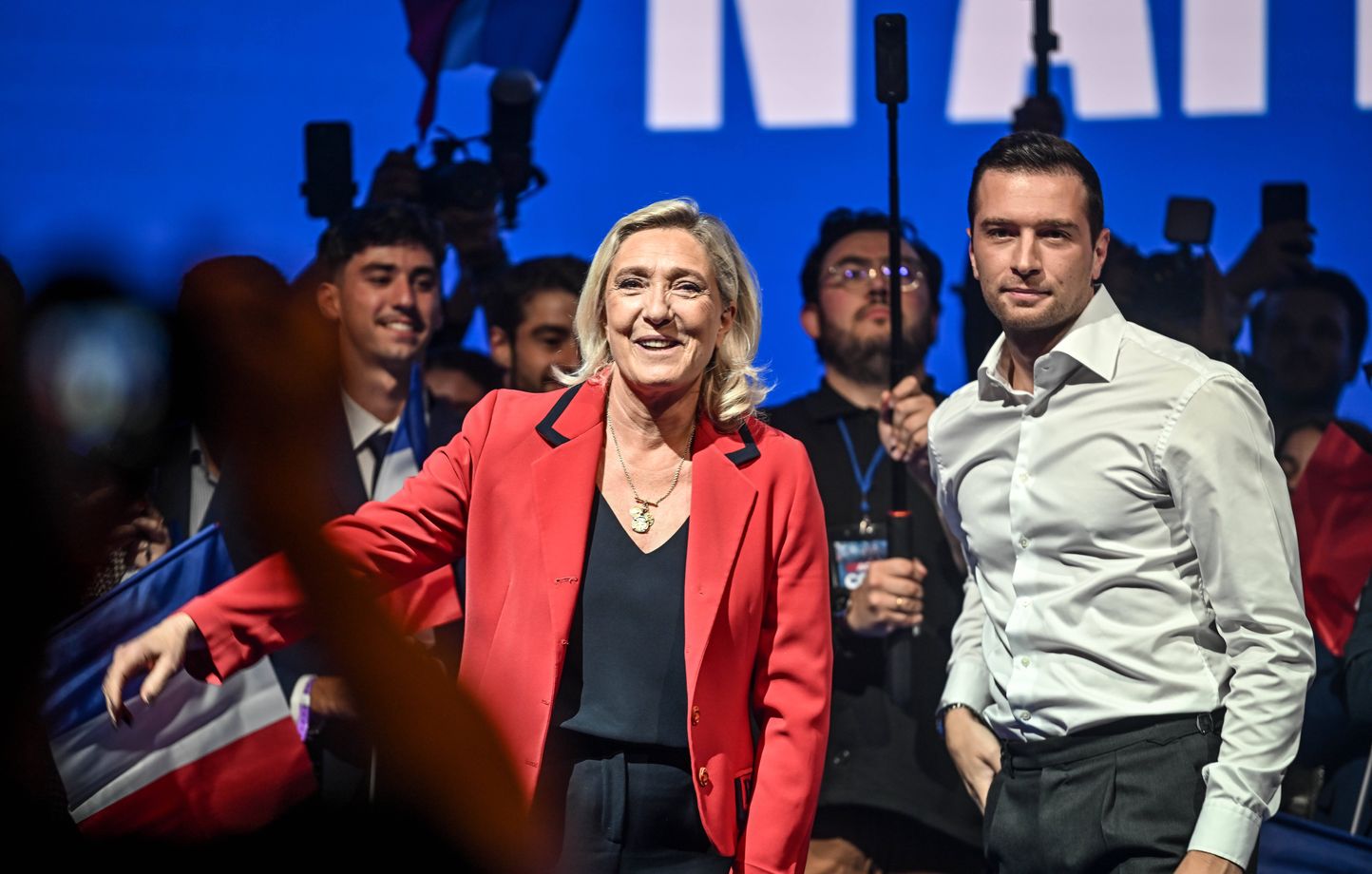 À Bordeaux, Bardella et Le Pen promettent un avenir incertain pour Lecornu