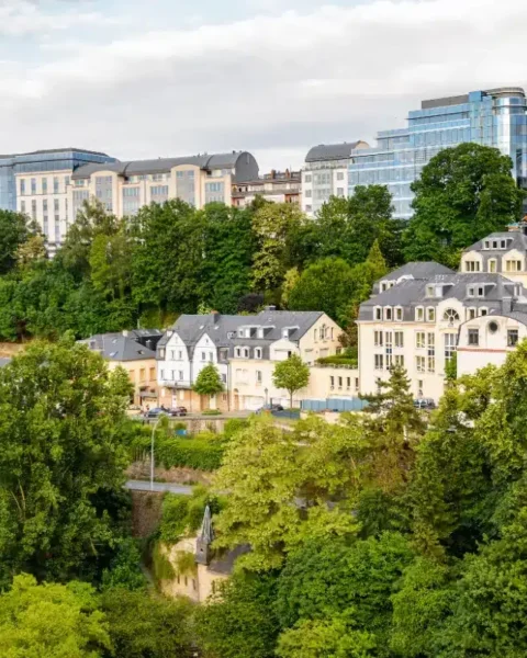 À proximité de la France, ces villages où les résidents perçoivent plus de 10 000 € par mois