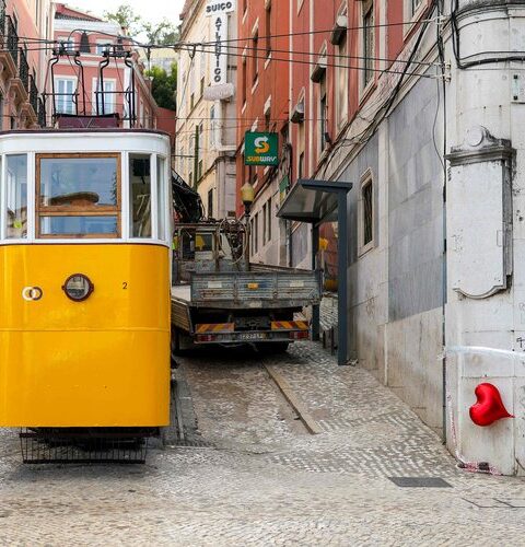Accident de funiculaire à Lisbonne : 16 morts après la déconnexion d'un câble à 60 km/h