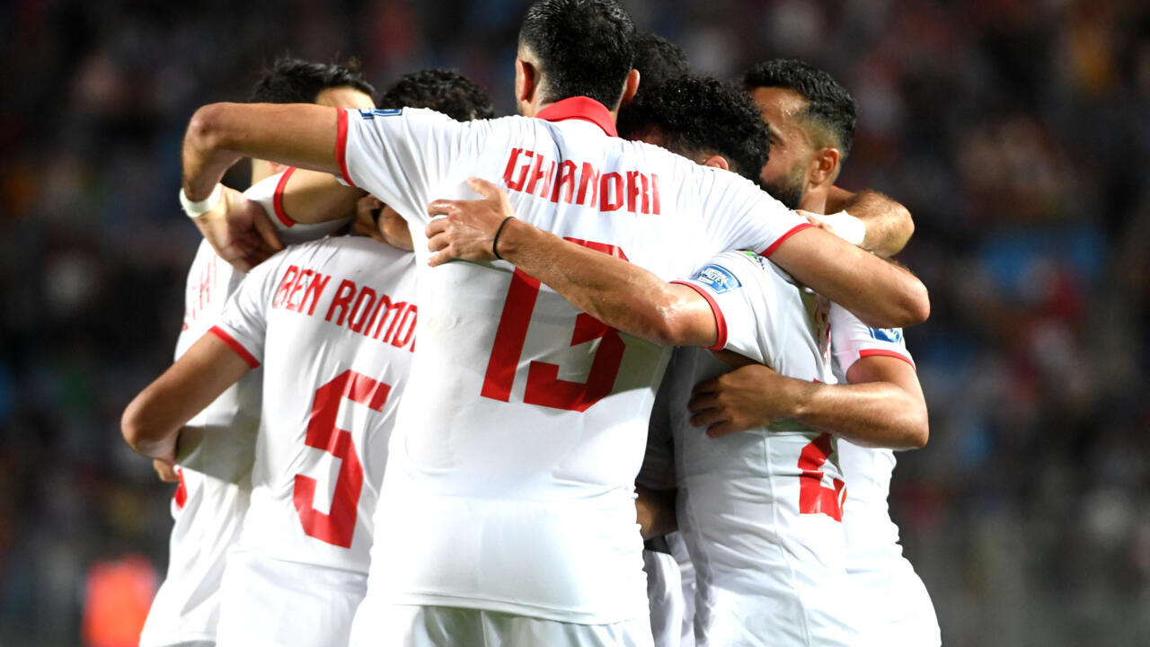 Après le Maroc, la Tunisie se qualifie pour la Coupe du Monde de football 2026 : échec du basket français, les Bleues atteignent les quarts de finale en rugby.