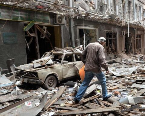 Attaque massive de drones contre Kiev, cinq morts et incendie du siège du gouvernement ukrainien
