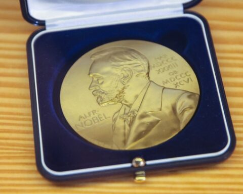 Attribuer le prix Nobel de littérature à Wikipédia : une reconnaissance d'un projet littéraire unique et universel