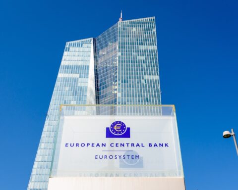 BCE maintient son taux directeur à 2,0 % et présente ses prévisions pour la zone euro