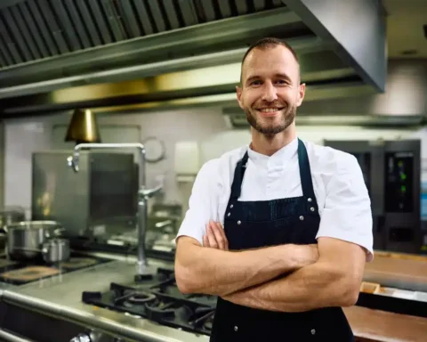 « Cauchemar en cuisine : un restaurateur en faillite met en cause Etchebest pour un échec coûtant 12 000 € »