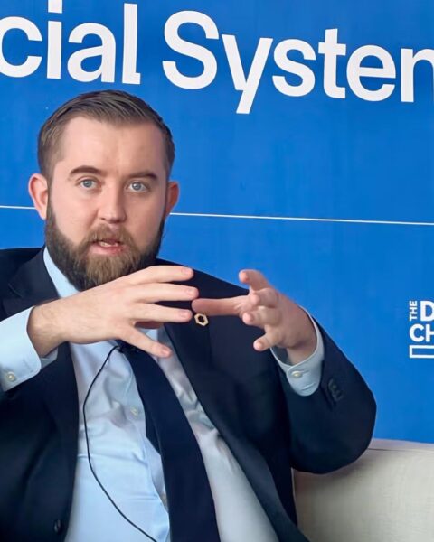Chainlink collabore avec 24 institutions financières majeures pour résoudre le problème de 58 milliards de dollars lié aux actions d'entreprise