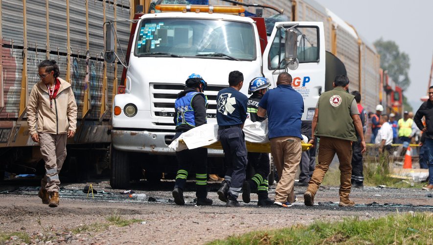 Collision tragique entre un train et un bus au Mexique : au moins dix morts et 41 blessés