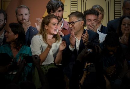 Comment le Parti socialiste envisage de gouverner avec seulement 121 députés en cas de chute du gouvernement Bayrou