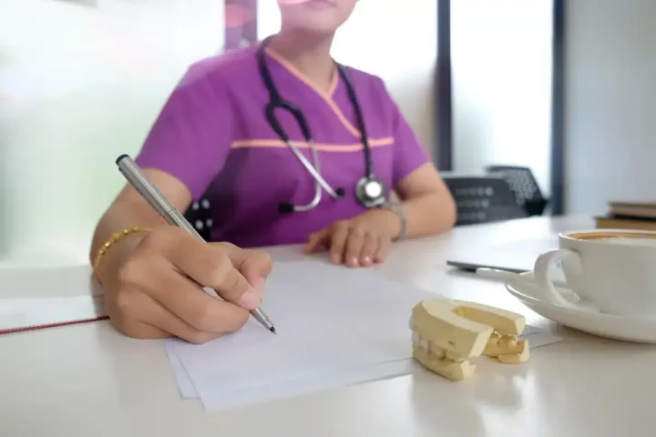 Congés payés et congés maladie : une décision qui impacte les employés et suscite des inquiétudes chez les employeurs.